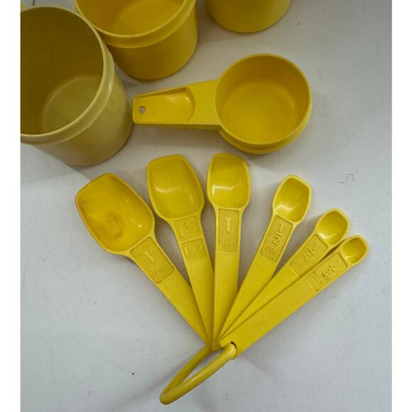 Vintage Tupperware Measuring Cups (4) & Spoons (6) Set - Yellow - Picture 3 of 4